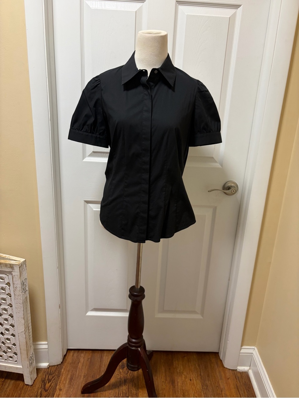 Elie Tahari Black Short Puff-Sleeve Button-Down Shirt